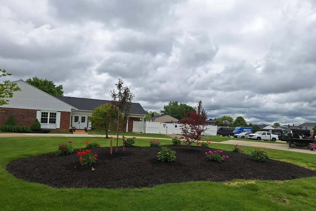 mulch and plants installation - chardon, oh